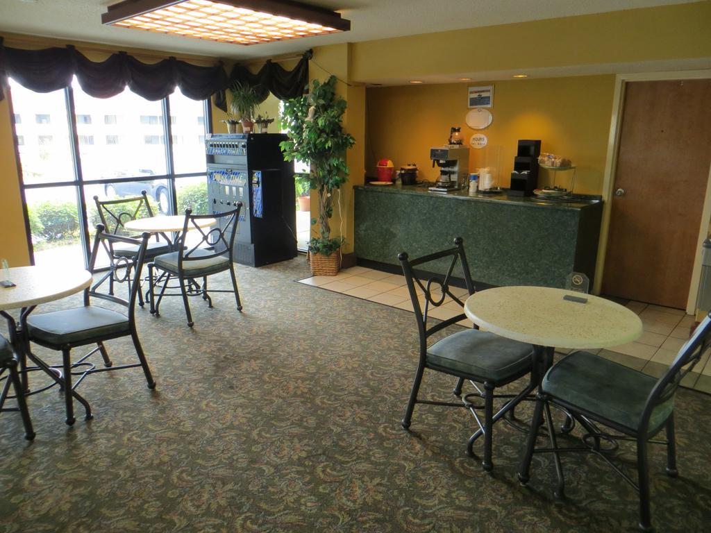 Budgetel Inn & Suites Macon Exterior photo