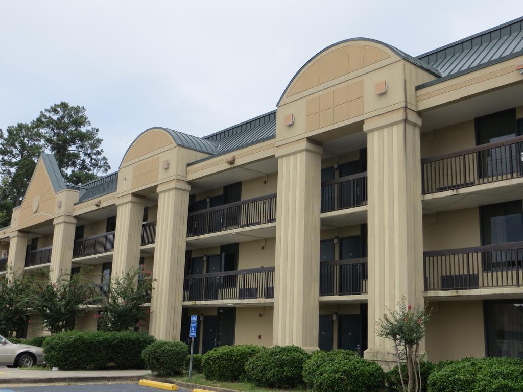 Budgetel Inn & Suites Macon Exterior photo